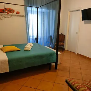 https://vittorio-ll-house.it-romehotels.com